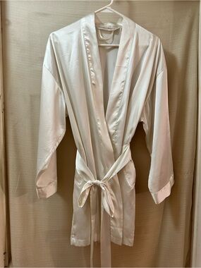 Victoria’s Secret Ivory Satin Wrap Robe One Size Short Kimono Sleepwear